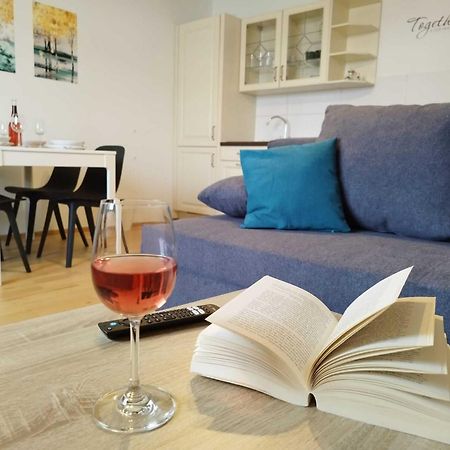 Ferienzimmer Reinisch In Tattendorf ภายนอก รูปภาพ