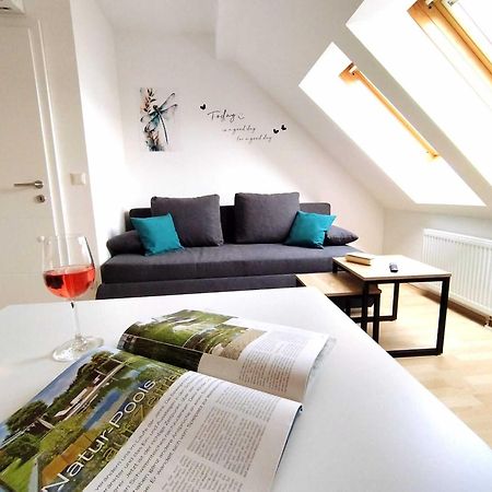 Ferienzimmer Reinisch In Tattendorf ภายนอก รูปภาพ